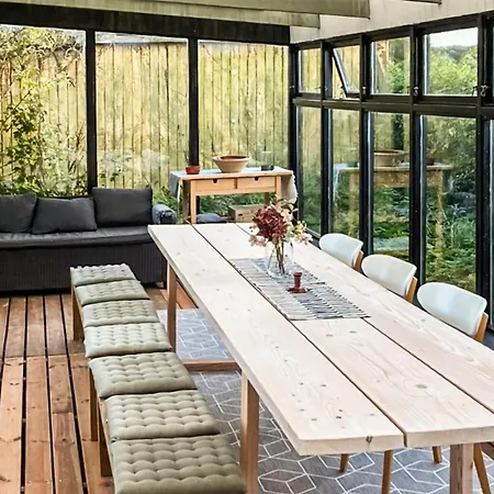 4 Bedroom Cozy Home In Allinge 알링에