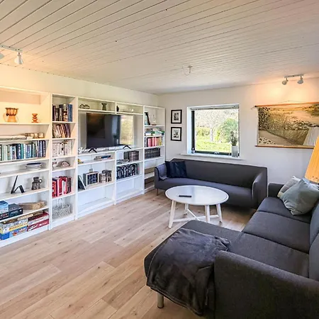 4 Bedroom Cozy Home In Allinge 펜션 *