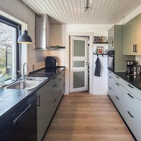 펜션 4 Bedroom Cozy Home In Allinge *