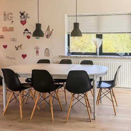 펜션 4 Bedroom Cozy Home In Allinge 알링에