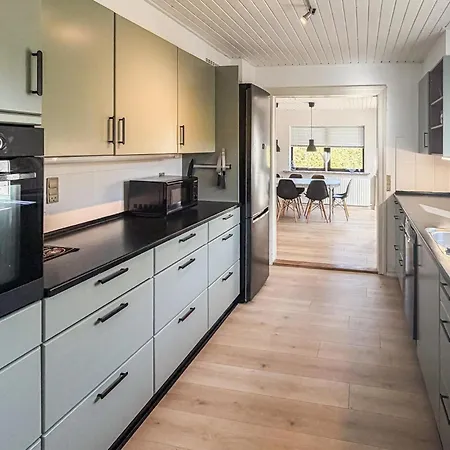 4 Bedroom Cozy Home In Allinge *