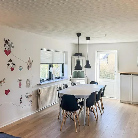 펜션 4 Bedroom Cozy Home In Allinge