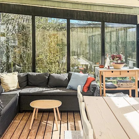 펜션 4 Bedroom Cozy Home In Allinge
