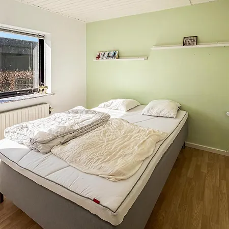 4 Bedroom Cozy Home In Allinge 펜션 *