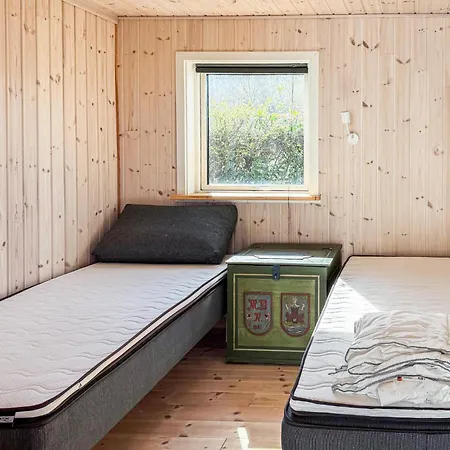 펜션 4 Bedroom Cozy Home In Allinge 알링에