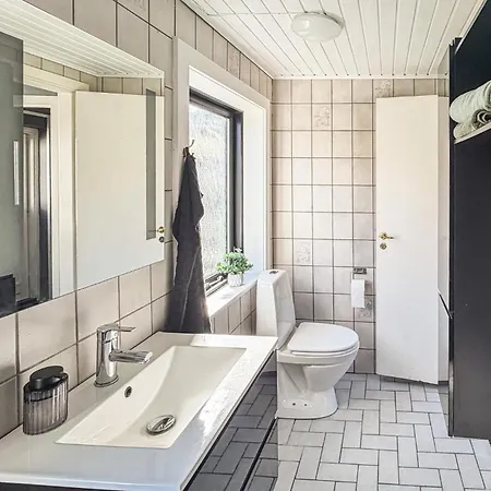 4 Bedroom Cozy In Hébergement de vacances