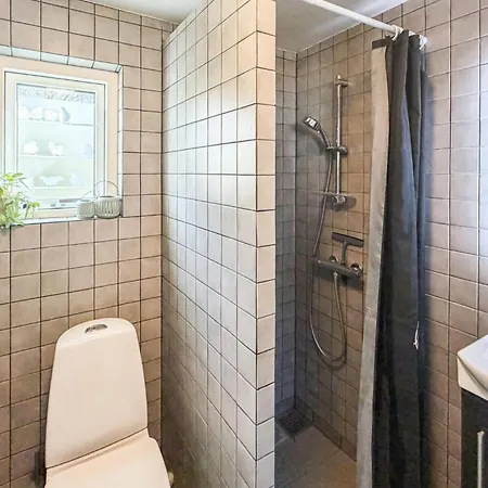 펜션 4 Bedroom Cozy Home In Allinge 알링에