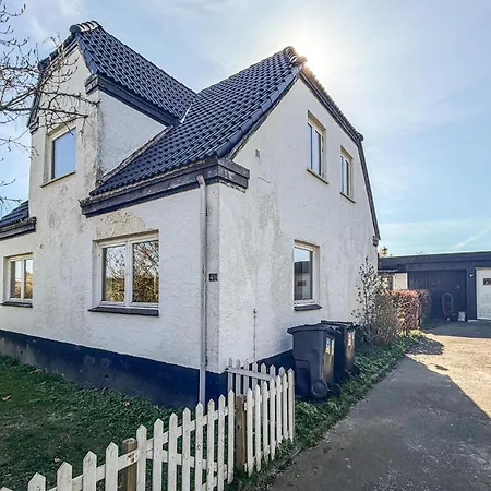 4 Bedroom Cozy Home In Allinge