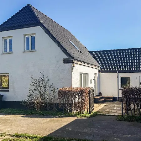 4 Bedroom Cozy In