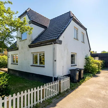 4 Bedroom Cozy In Hébergement de vacances