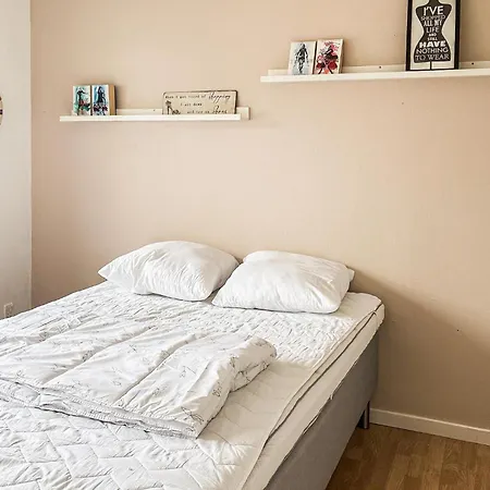 4 Bedroom Cozy In Hébergement de vacances *